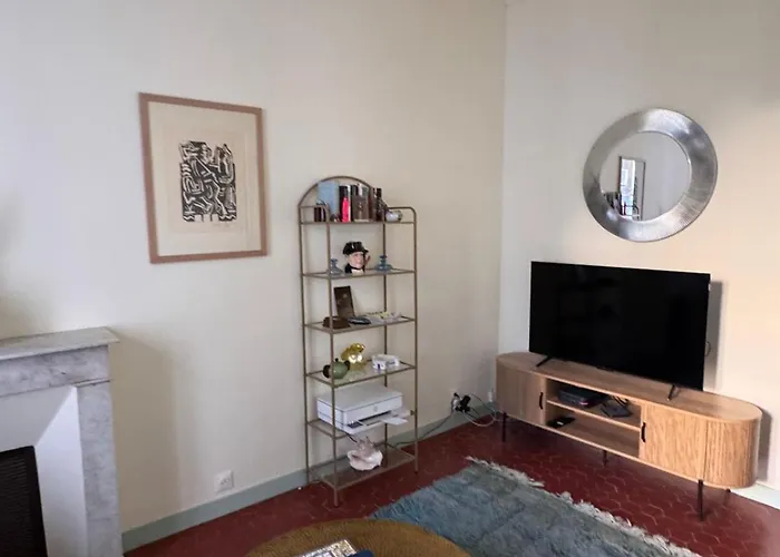 Apartment Elegant 2-bedroom Terrace In The Heart Of The