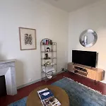 Appartamento Elegant 2-bedroom Terrace In The Heart Of The