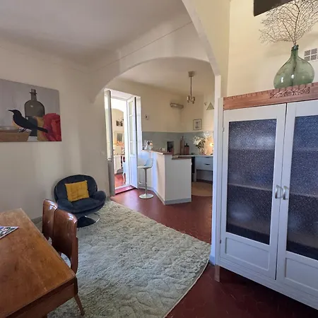 아파트 Elegant 2-bedroom Terrace In The Heart Of The