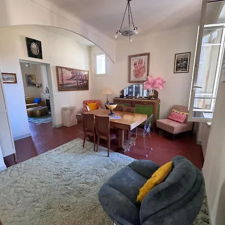 Elegant 2-bedroom Terrace In The Heart Of The 아파트
