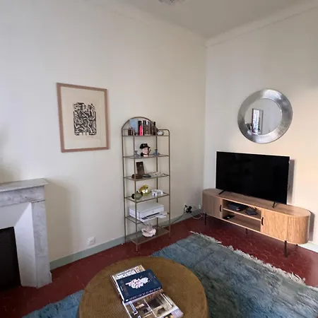 아파트 Elegant 2-bedroom Terrace In The Heart Of The