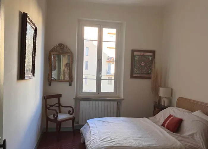 Appartement Elegant 2-bedroom Terrace In The Heart Of The *